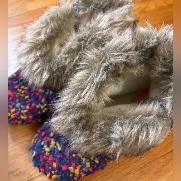 Isaac Mizrahi Slippers Multicolor Faux Fur lined Large - Picture 2 of 7